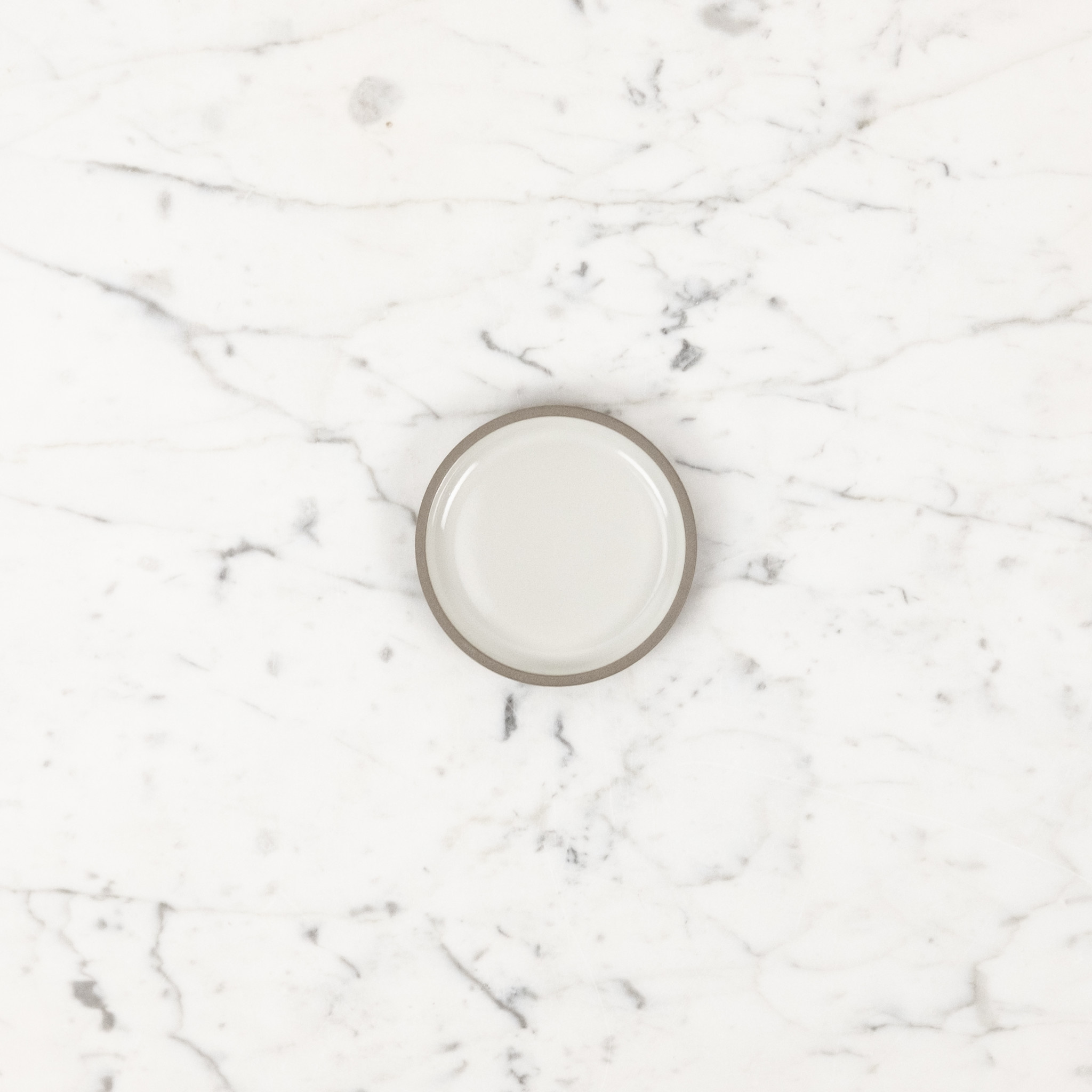 Hasami Hasami Low Profile Plate - Ash White- 3.3/8" x  .47" HAW101