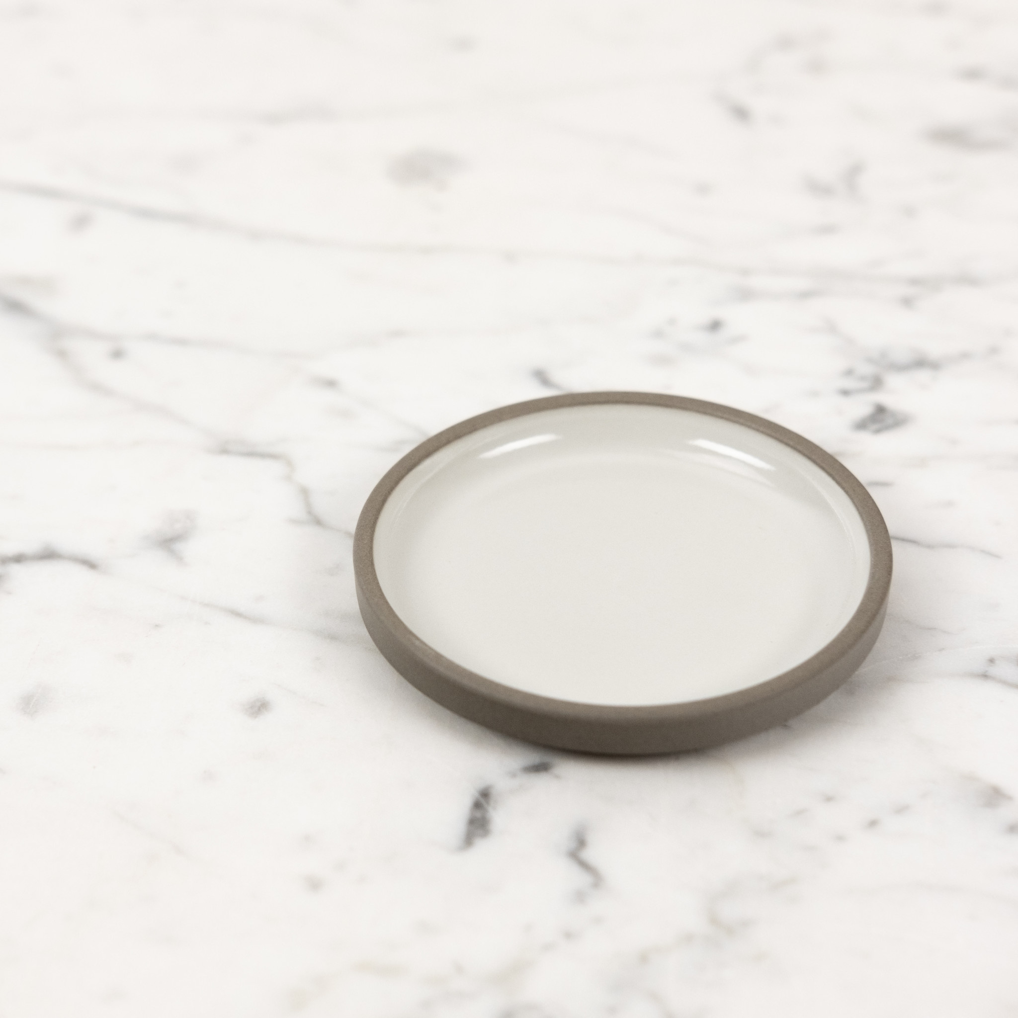 Hasami Hasami Low Profile Plate - Ash White- 3.3/8" x  .47" HAW101