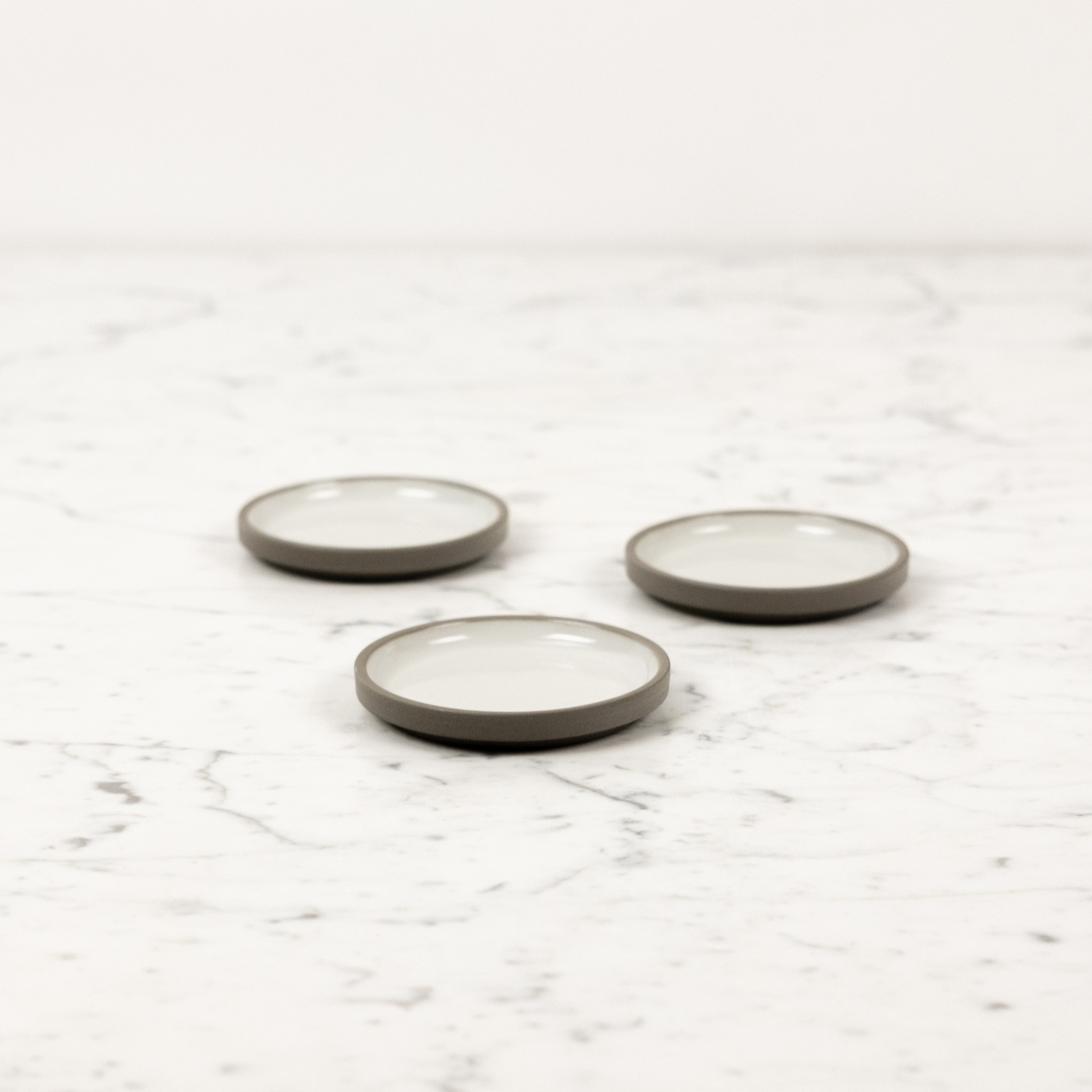 Hasami Hasami Low Profile Plate - Ash White- 3.3/8" x  .47" HAW101