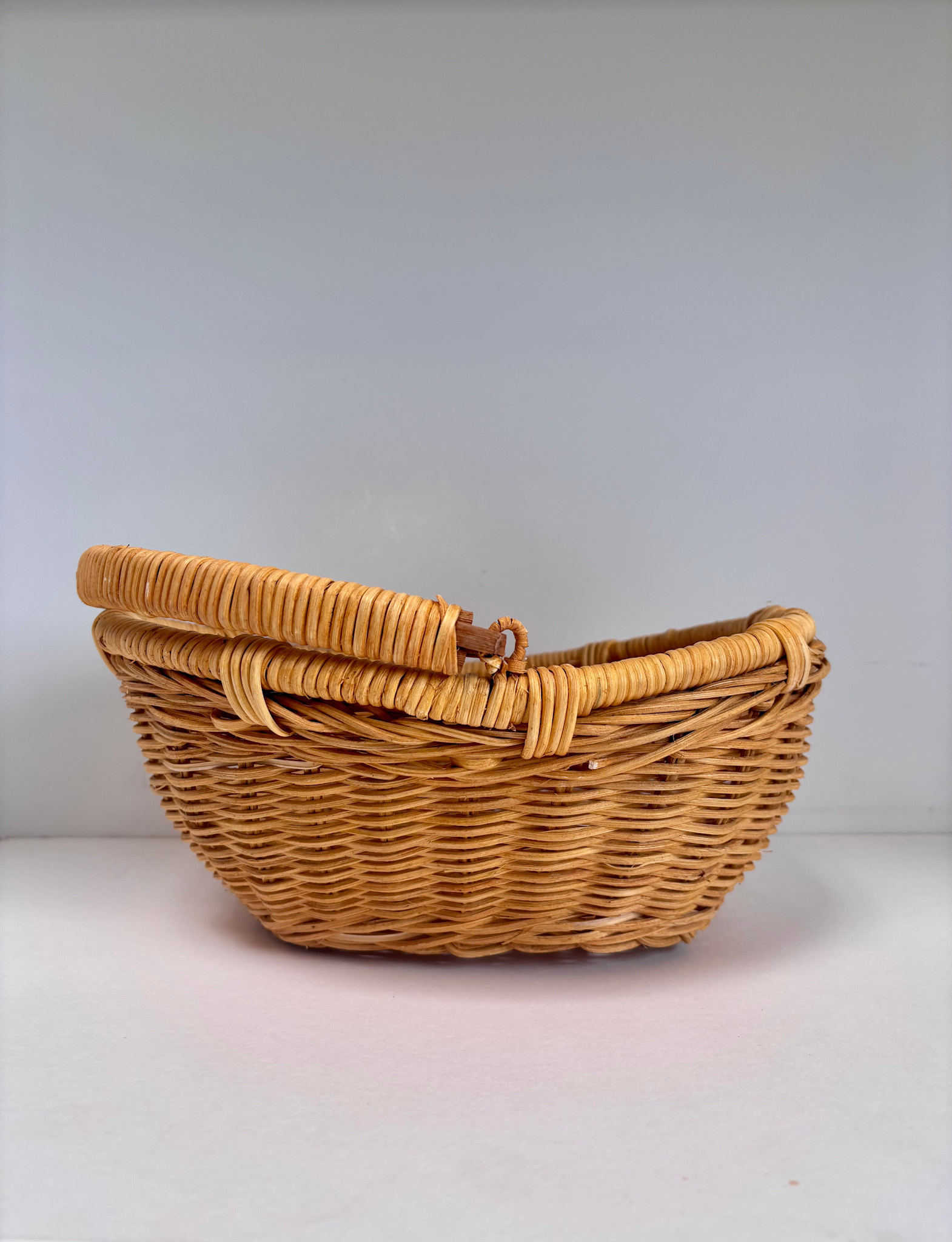 Natural Artisan Home Rattan Basket with Foldable Handle