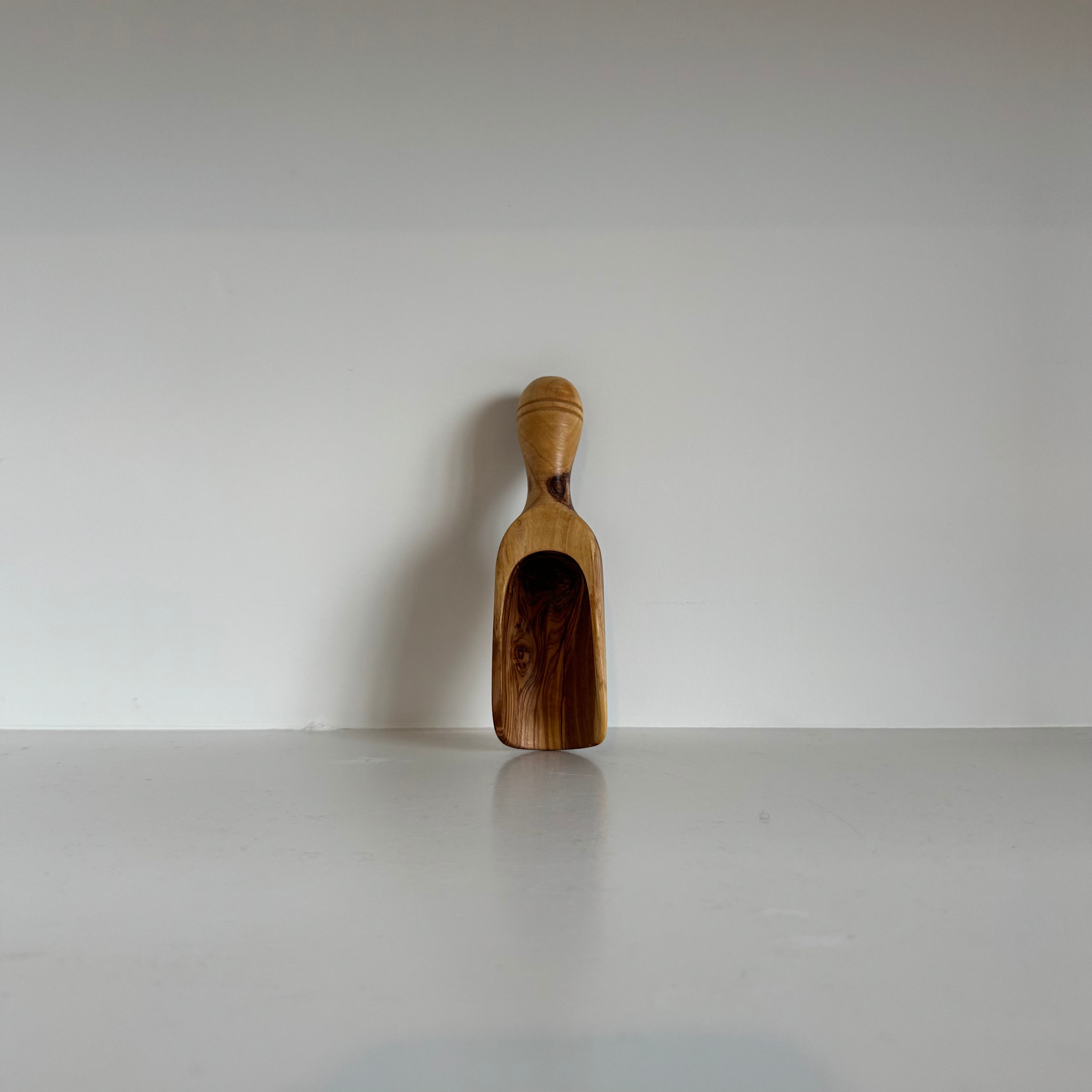 Olivewood Scoop with Knob End- Large