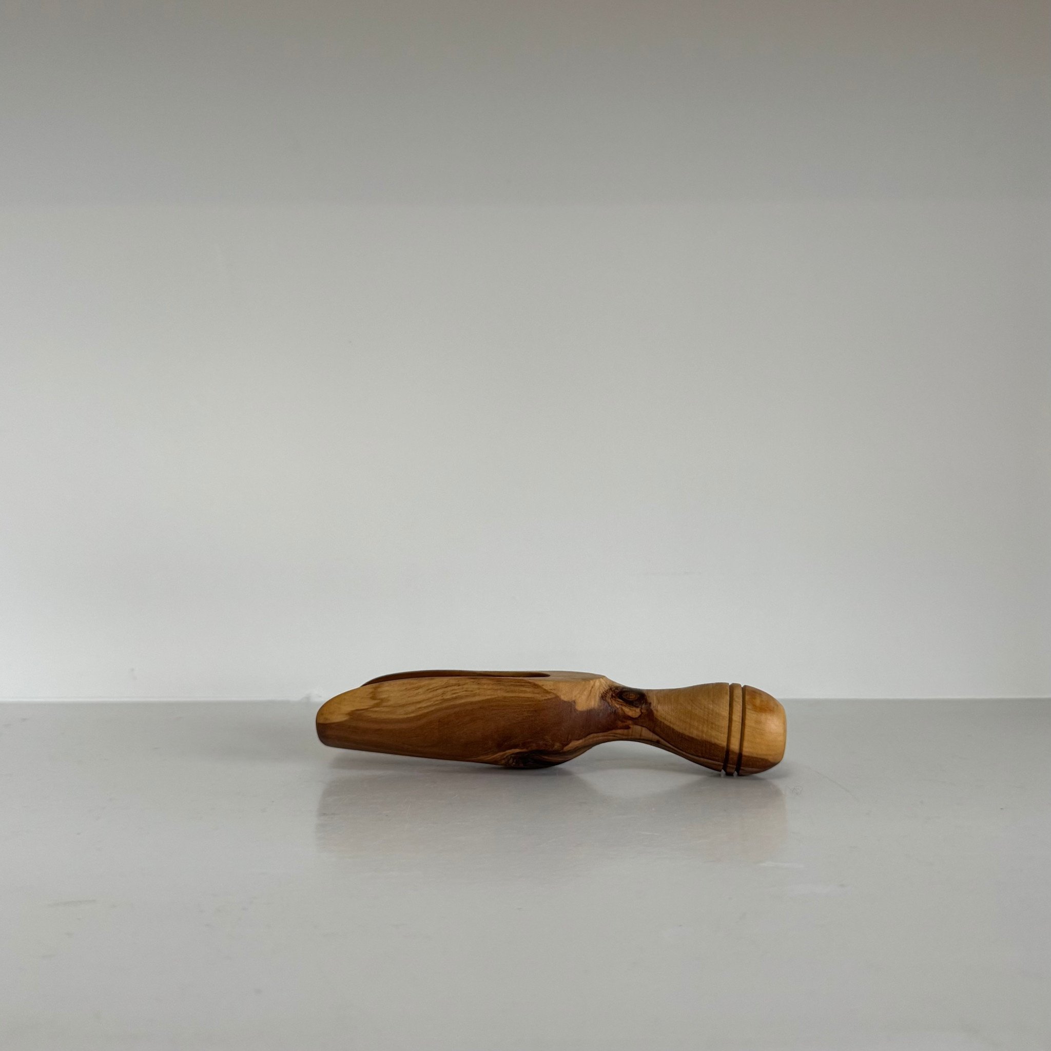 Olivewood Scoop with Knob End- Medium 5.5in