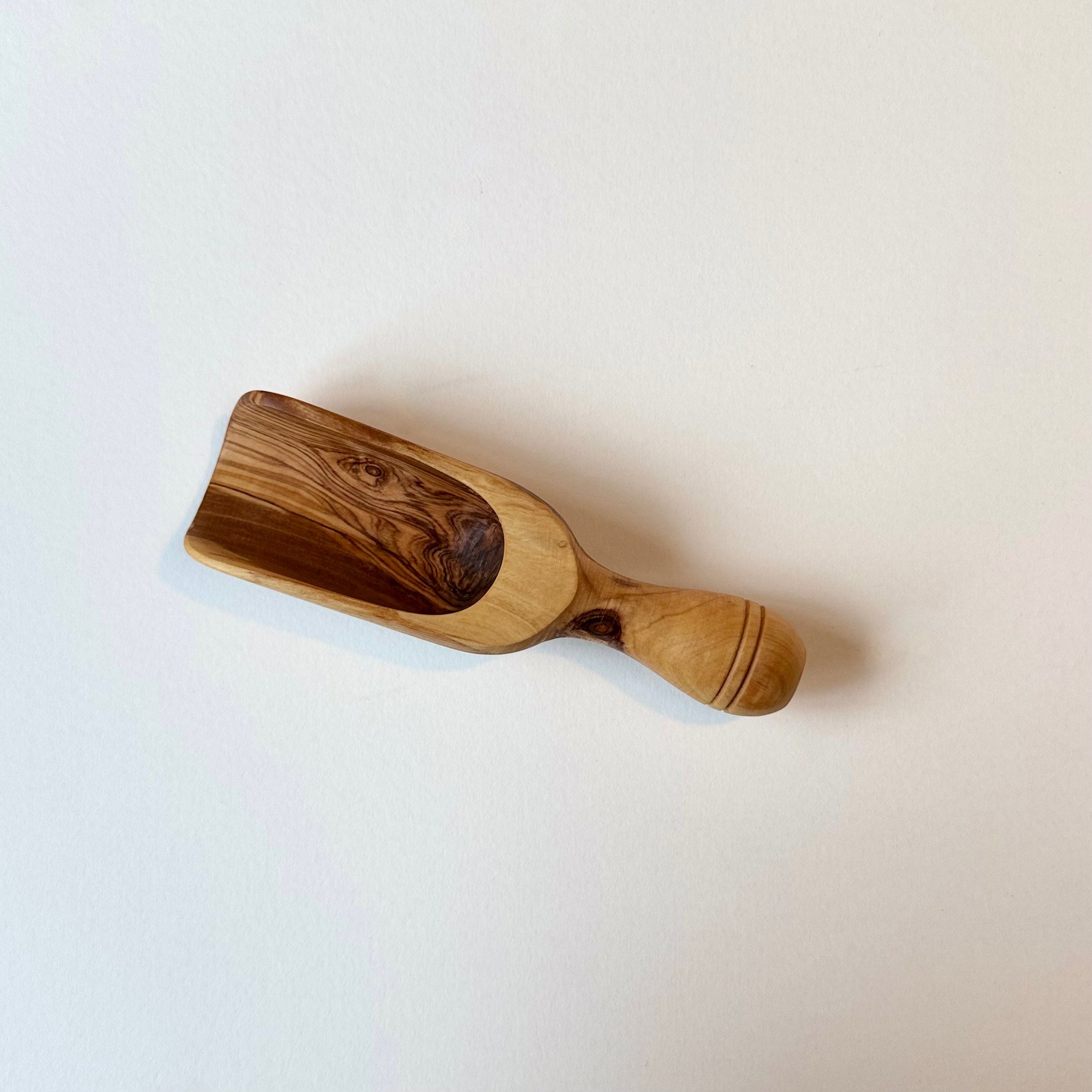 Olivewood Scoop with Knob End- Medium 5.5in