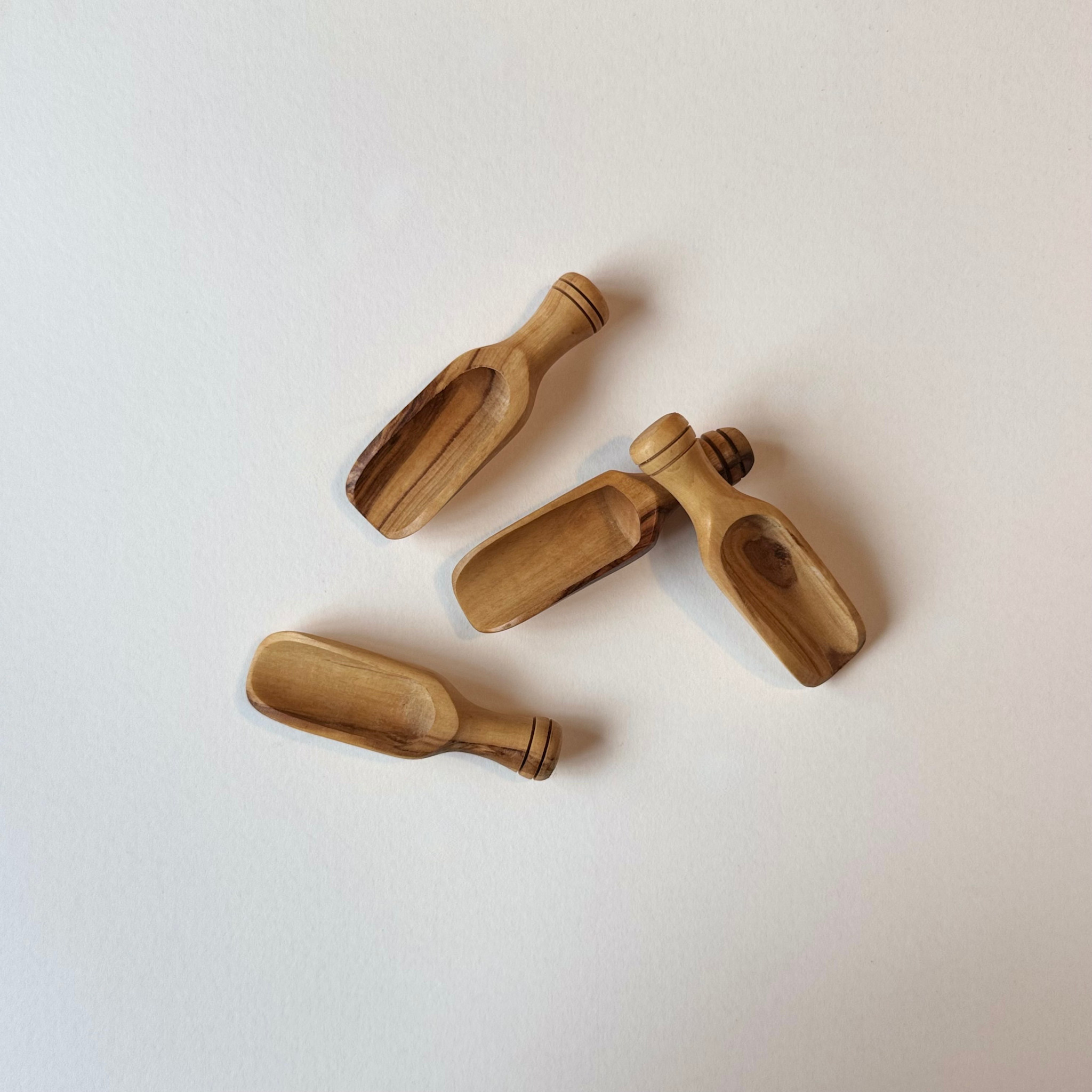 Olivewood Scoop with Knob End- Small 2.75in