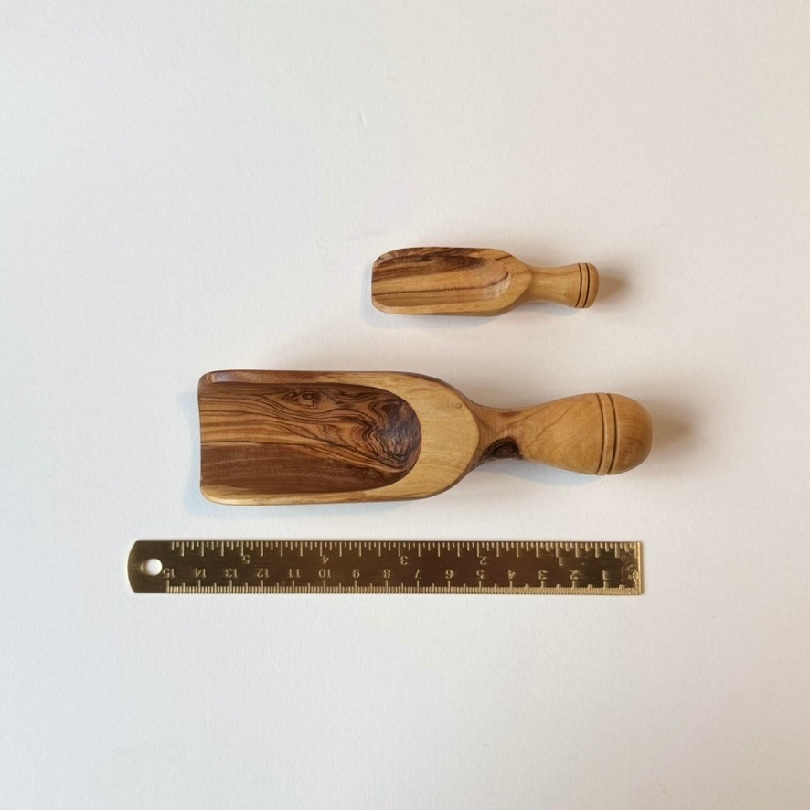 Olivewood Scoop with Knob End- Small 2.75in