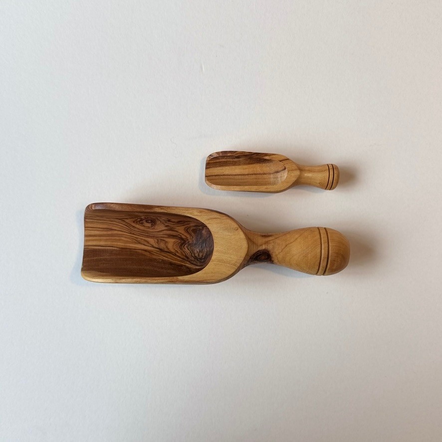 Olivewood Scoop with Knob End- Small 2.75in