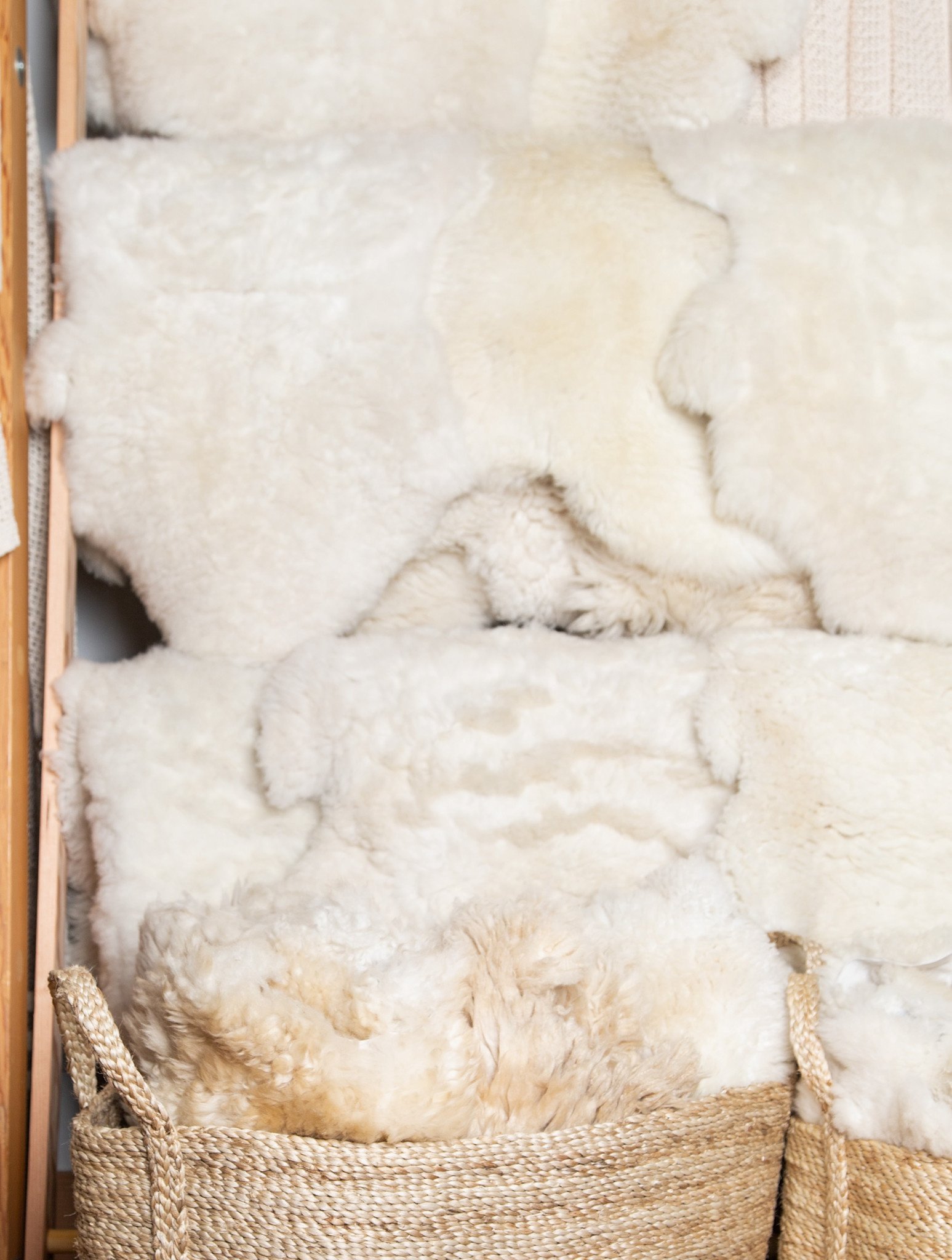 Natural Icelandic Sheepskin Hide - Medium