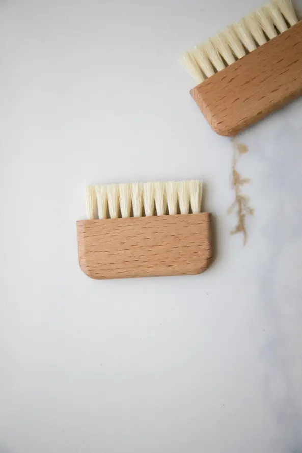 Slim Wood Garden Nail Brush 2in