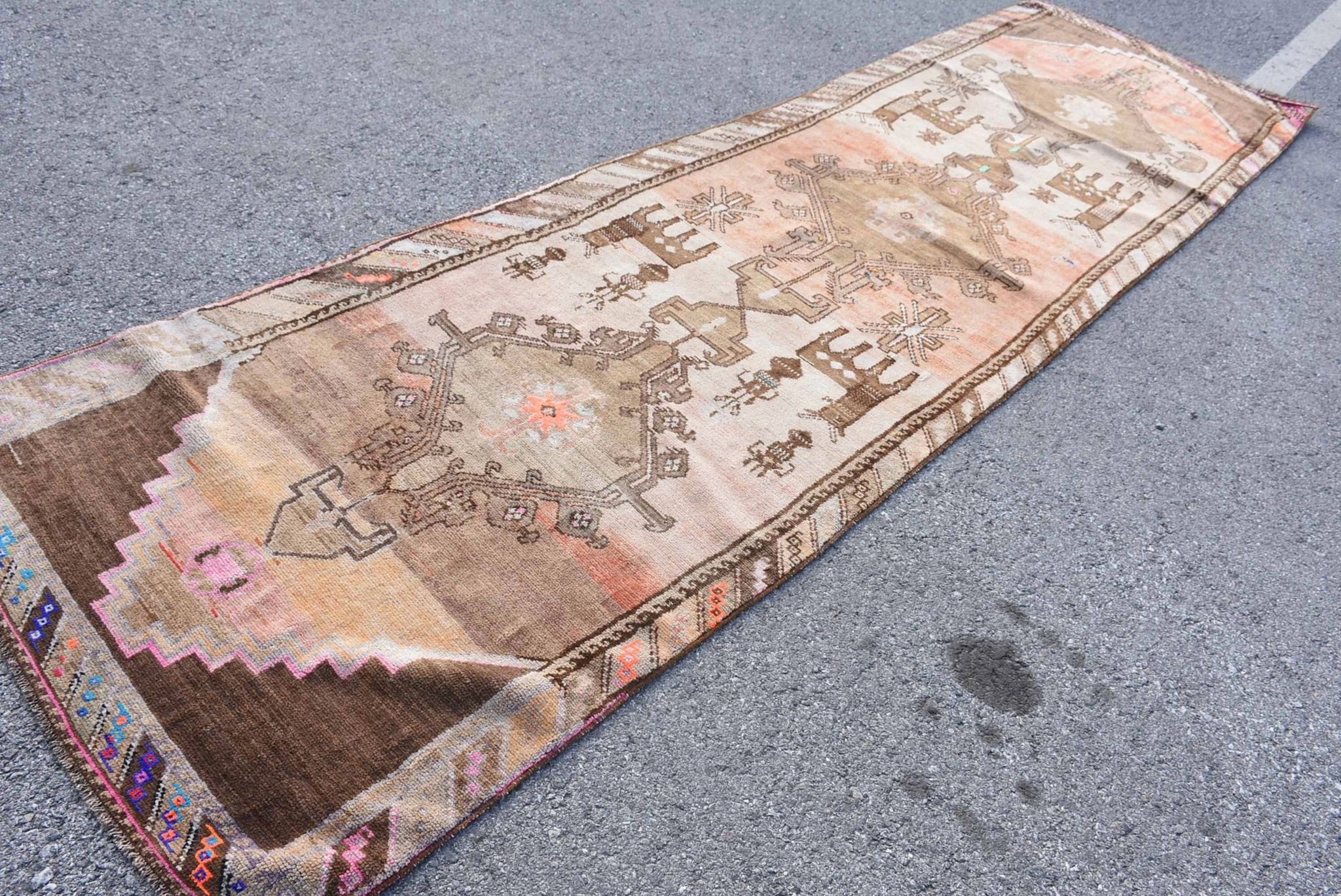 VINTAGE RUGS Vintage Oushak Deer Motif Brown, Pink and Beige Runner Rug - 3.7 x 13.1