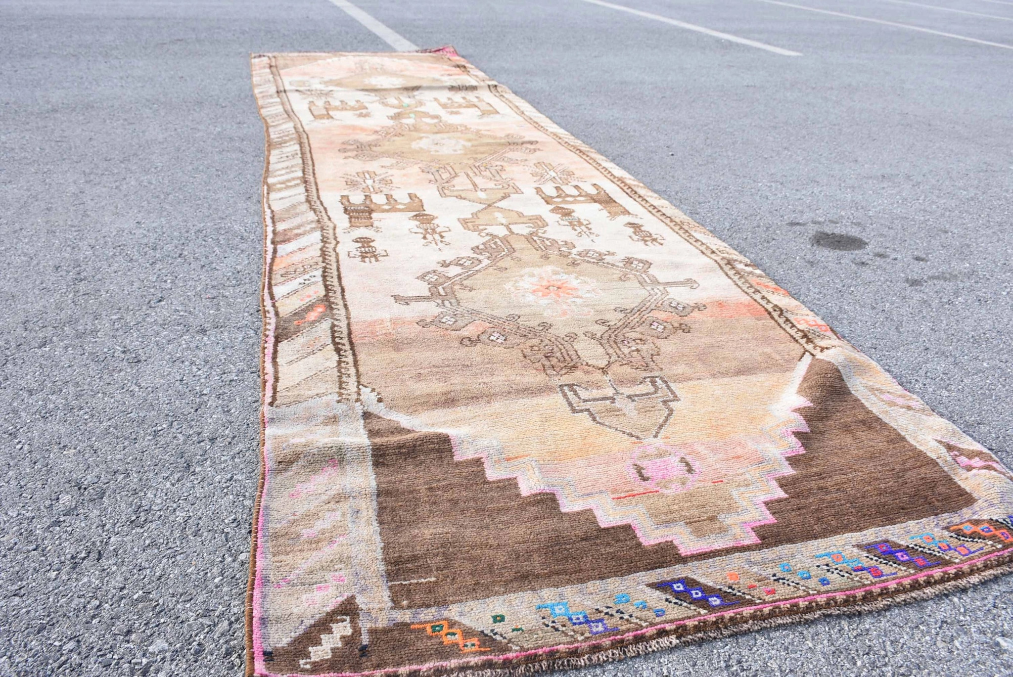 VINTAGE RUGS Vintage Oushak Deer Motif Brown, Pink and Beige Runner Rug - 3.7 x 13.1