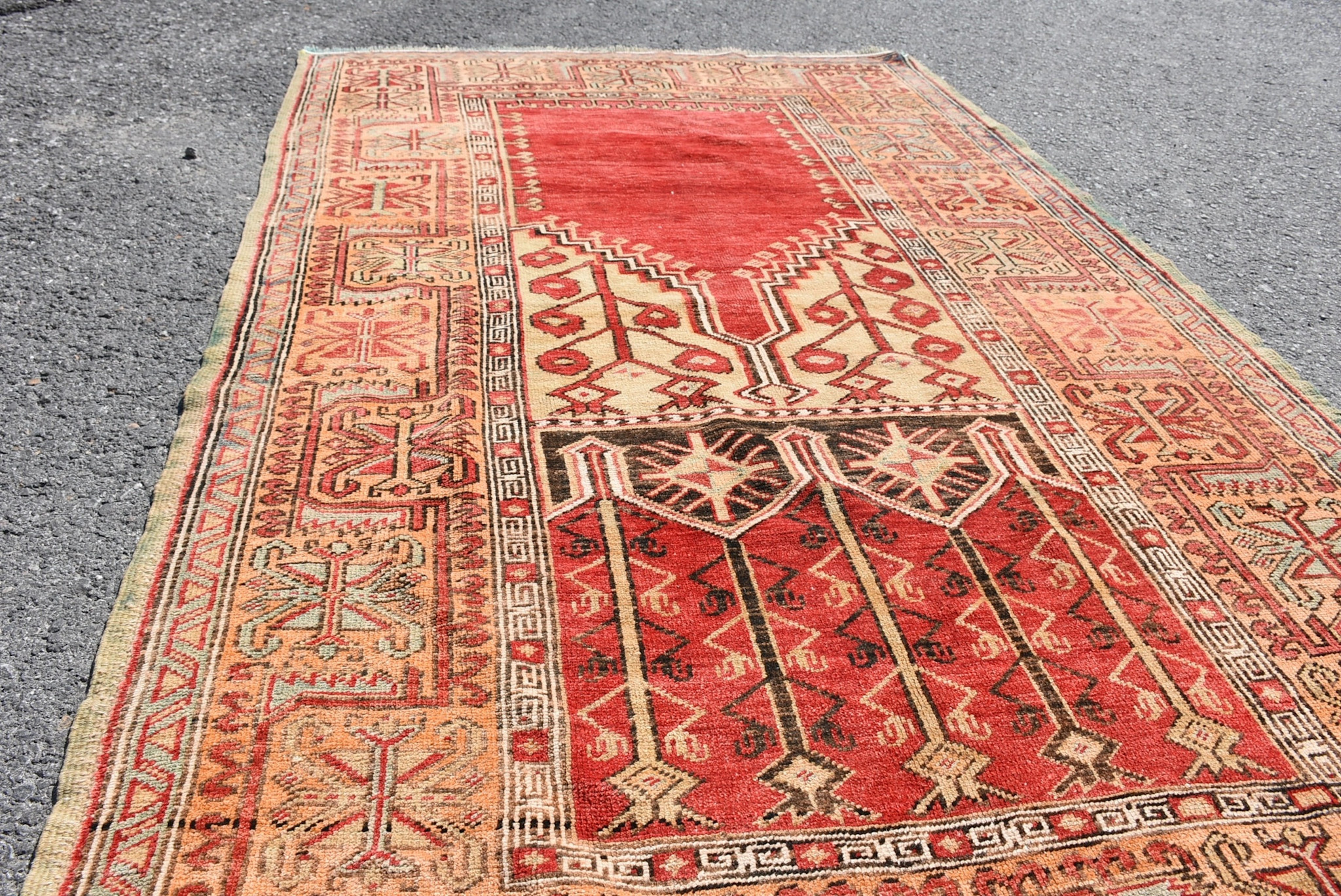 VINTAGE RUGS Vintage Turkish Wool Vibrant Red and Gold Tree of Life Rug - 4.3 x 7.1