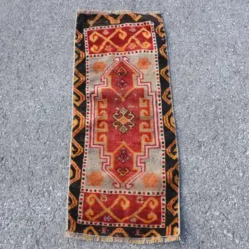 VINTAGE RUGS Vintage Turkish Red Kilim Patchwork Small Throw Rug - 1.3 x 3.1