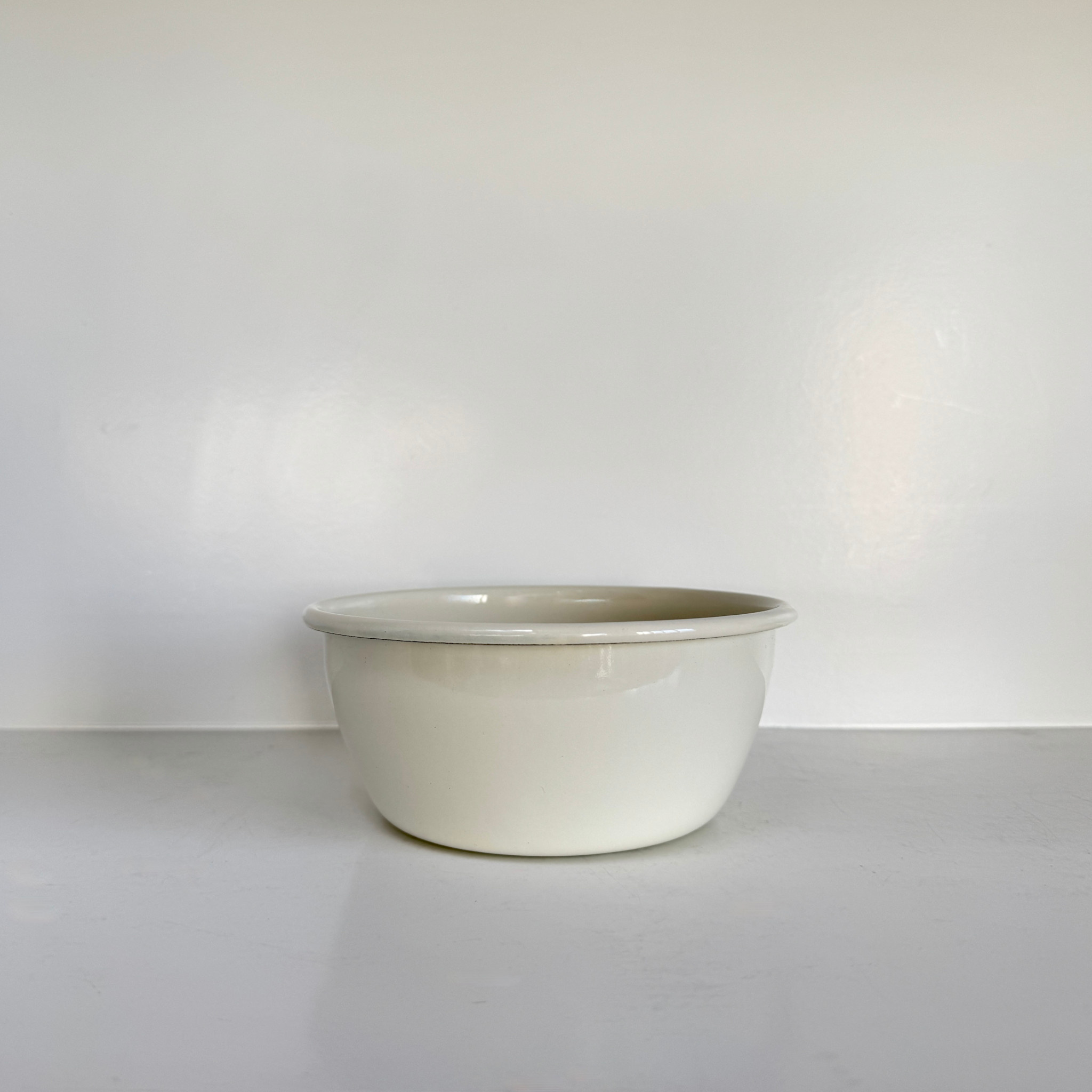 Golden Rabbit Cream Enamelware Bowl - 24oz