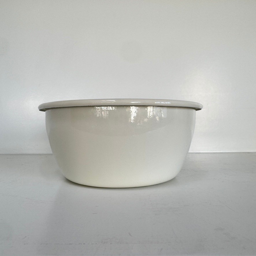Golden Rabbit Cream Enamelware Bowl - 24oz