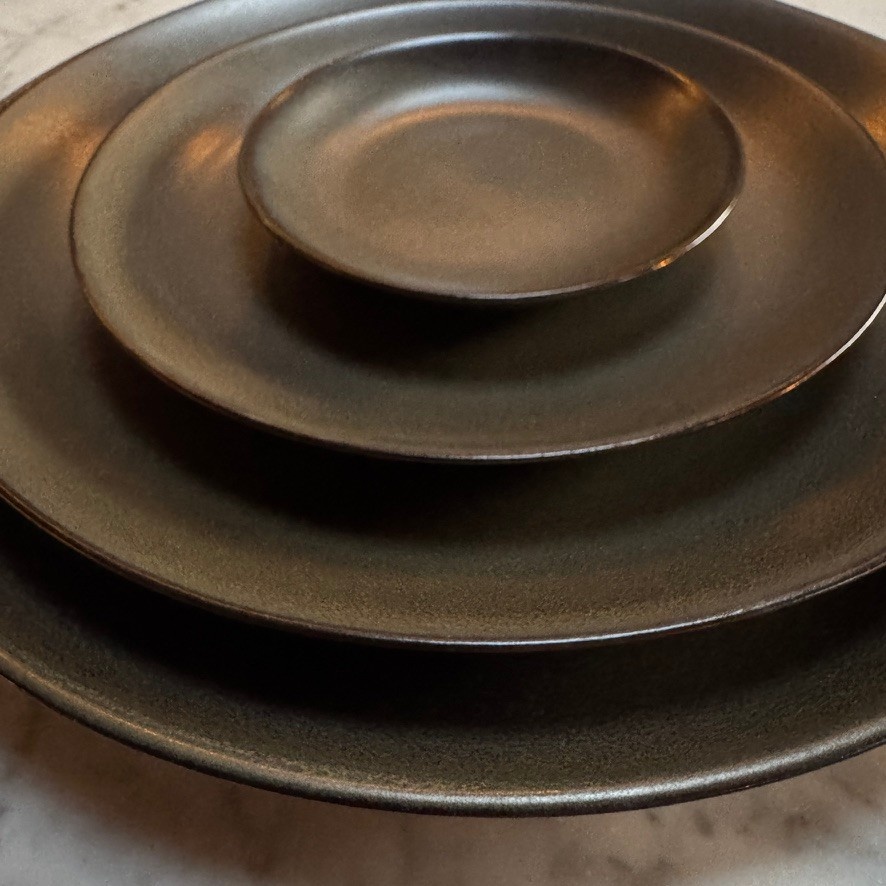 Alongu Alongu Plate Tenmoku Brown -4"