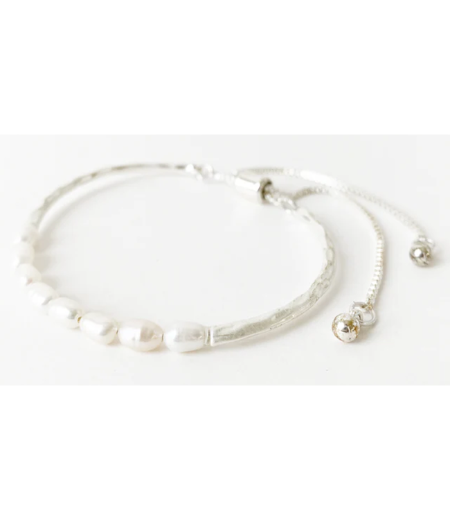 Caracol Adj Bracelet w/Pearls & Metal - Silver