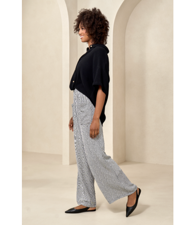 Red Coral -Crinkle button up-Black