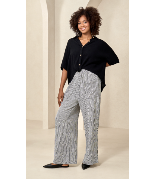 Red Coral -Crinkle button up-Black