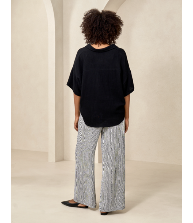 Red Coral -Crinkle button up-Black