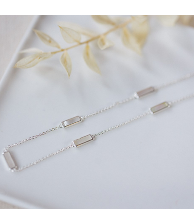 Glee - Harperella Necklace-Silver/Mother of Pearl