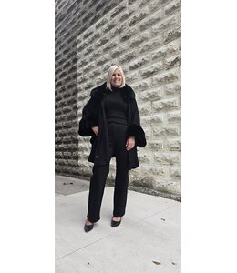 The Loop -Fur detailed  winter cape - Black
