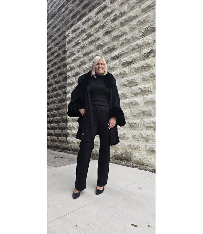 The Loop -Fur detailed  winter cape - Black