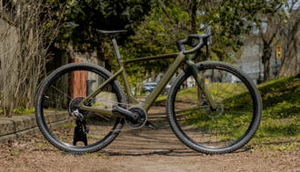 Le Vélo Gravel Électrique : Liberté, Performance et Polyvalence