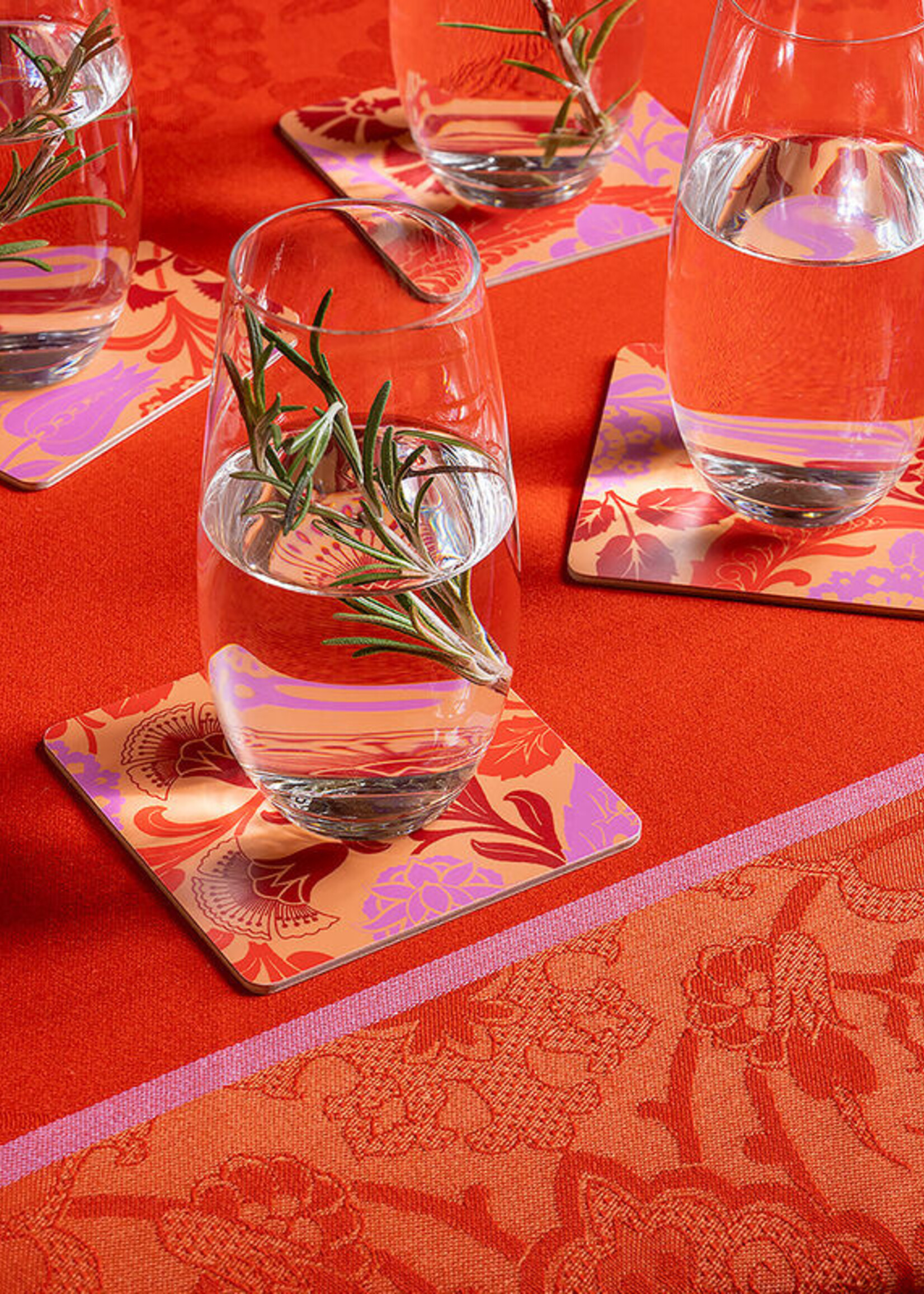 Le Jacquard Francais Voyage Iconic Red Coasters S/4
