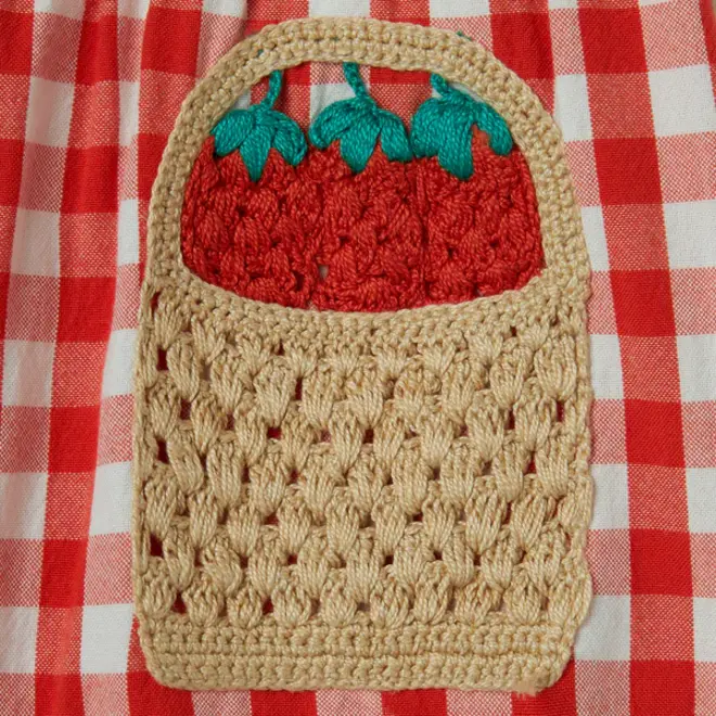 GIRL CHECK SHORTS WITH CROCHET STRAWBERRIES DETAILS