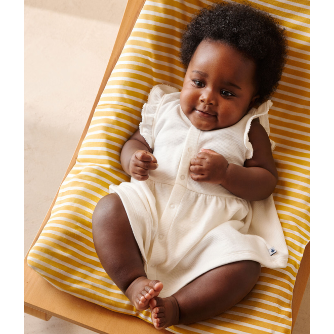 Babies' short-sleeved white honeycomb dress and bloomers
