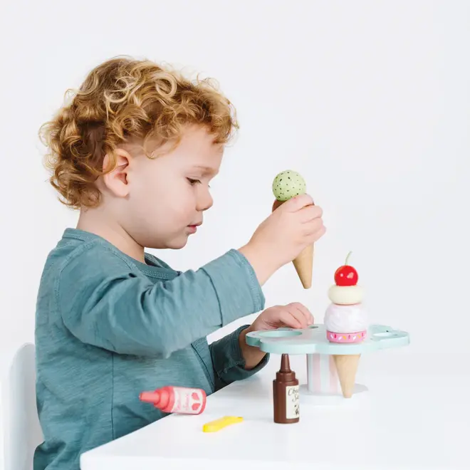 ROLEPLAY - ICE CREAM STAND & TOPPINGS