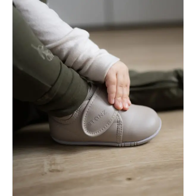 Stonz - F25/S26 - Cruiser™ Dressy - Baby Dune