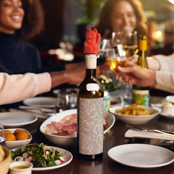 FELINE LUCKY - BOTTLE STOPPER