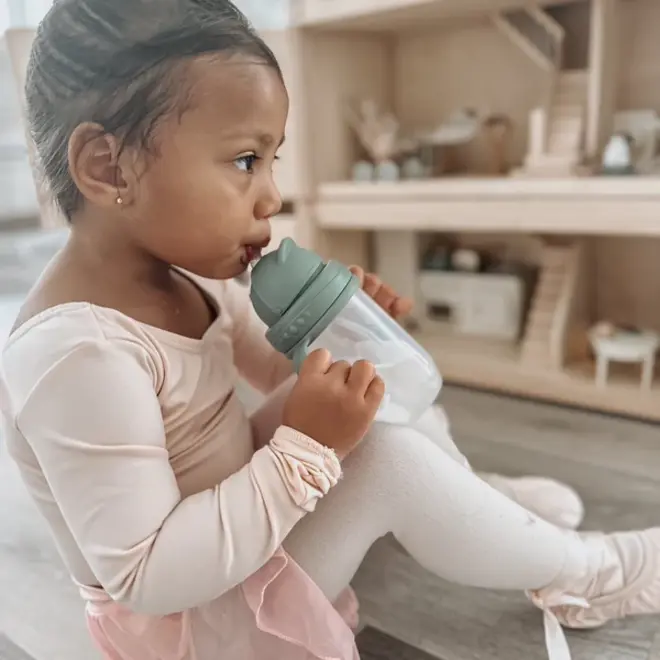 noüka Non-Spill Weighted Straw Cup 9 oz - Moss