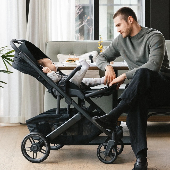 Cruz V3 Stroller - Ada - Sandstone Mélange - Carbon Frame - Chestnut Leather