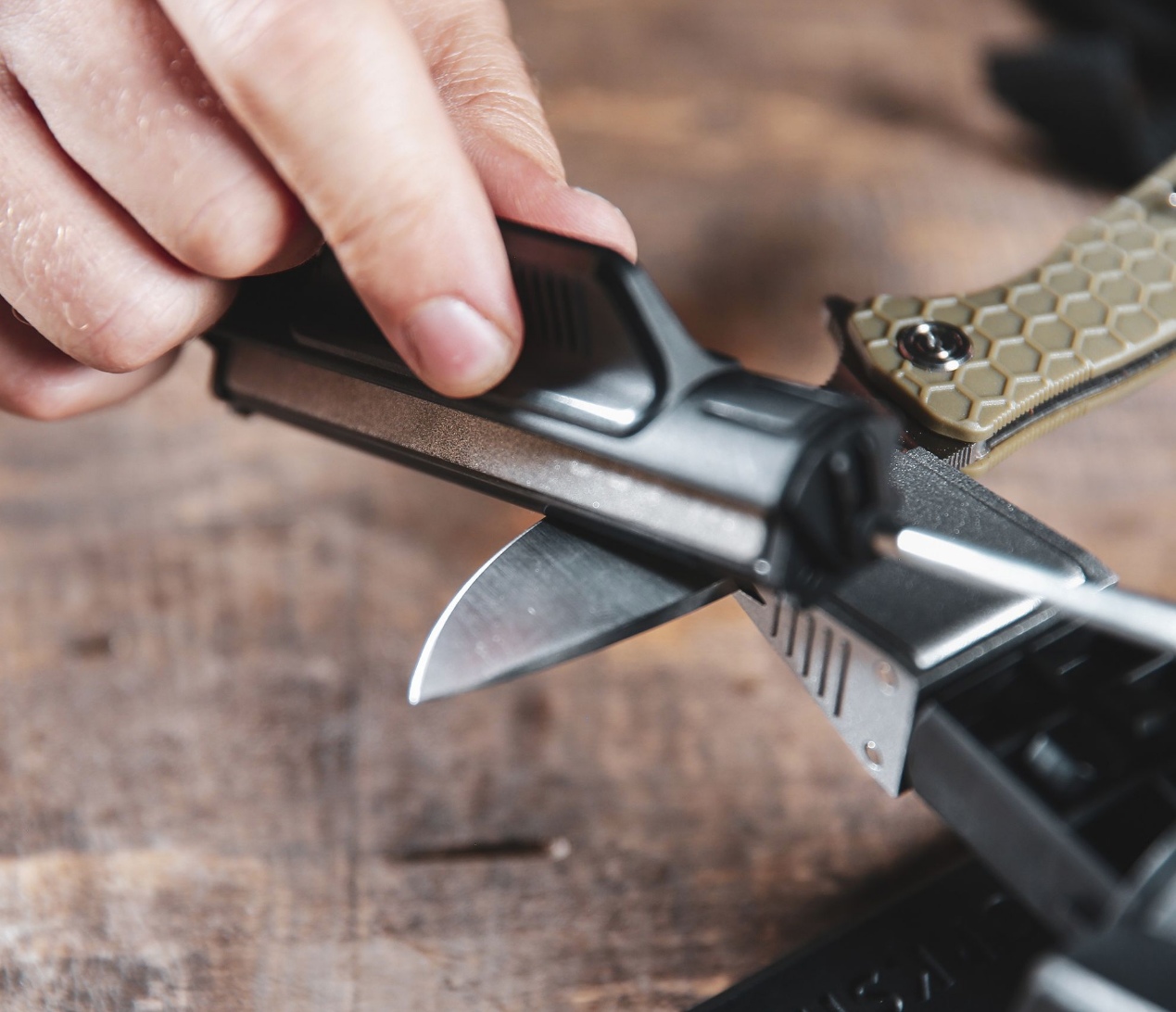  Work Sharp Precision Adjust Elite Knife Sharpening System  Including Additional Sharpening Stones, Carry Case and Pocket Knife  Sharpener : Home & Kitchen