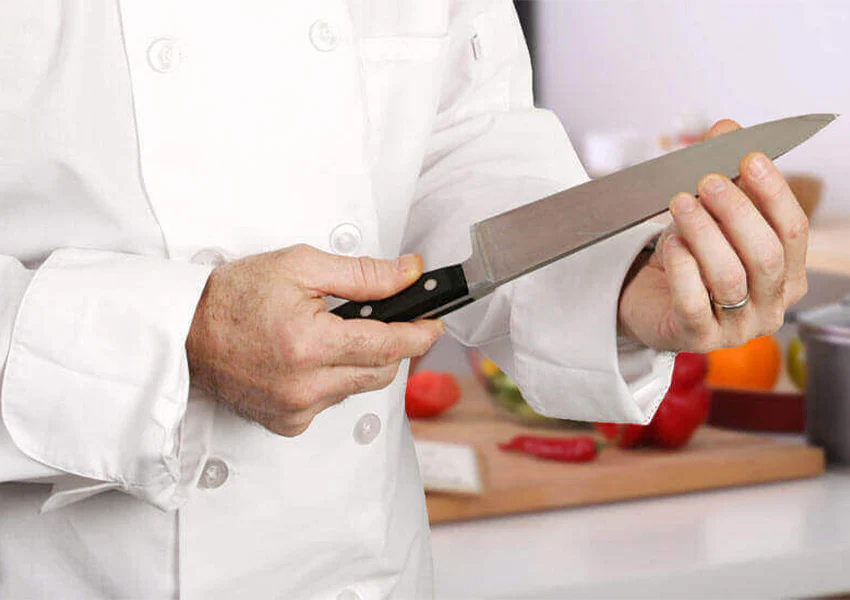 5 Signs It's Time to Replace Your Kitchen Knife Set