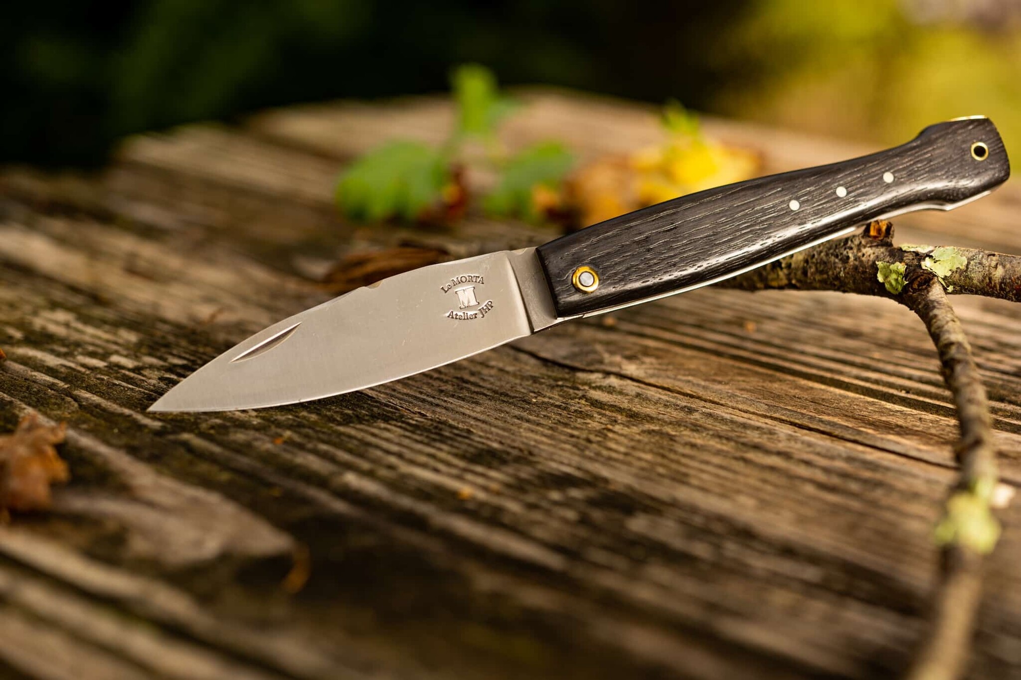 The Craftsman's Choice: Why Traditional Folders Remain Essential Tools for Artisans