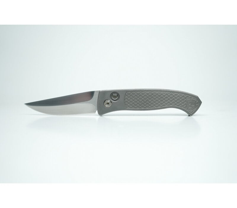 Pro-Tech, 2026 Brend Classic Custom 001 17-4 Steel Textured Handle, 154CM Steel