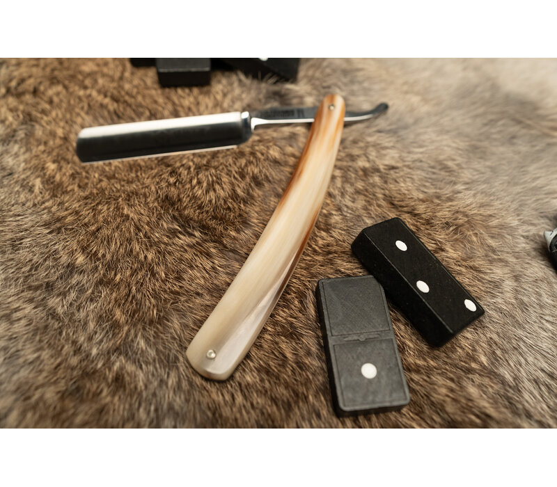 Giesen & Forsthoff  Straight Razor 5/8" Carbon Steel, Light Horn Handle