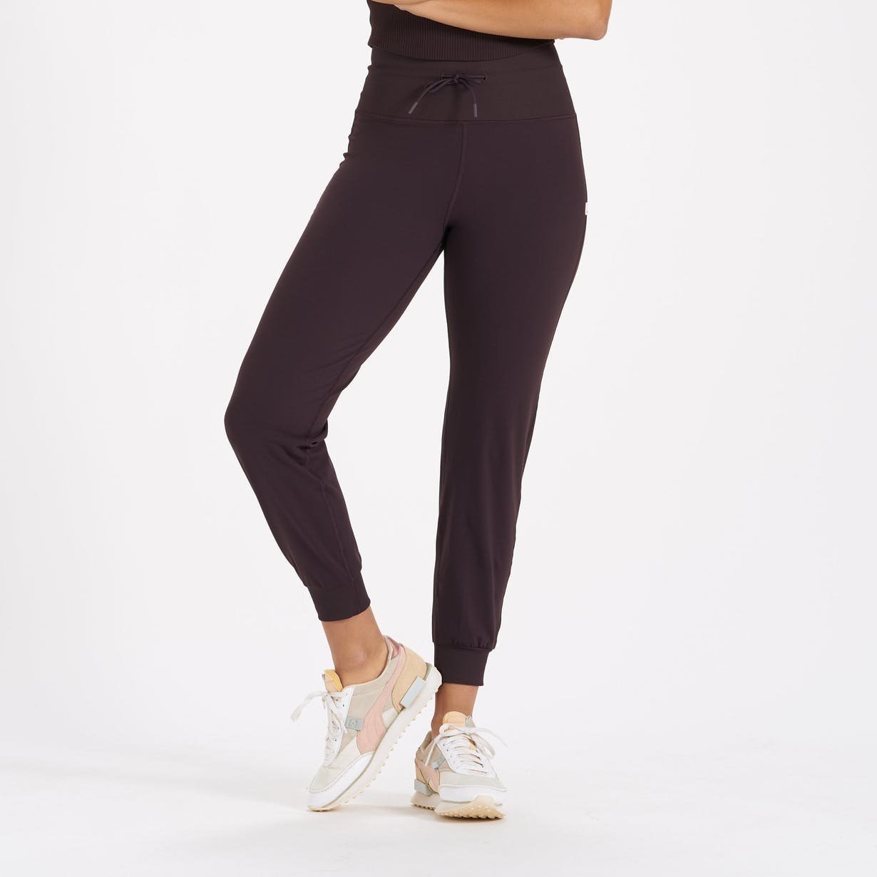 Vuori Clothing Review: Performance Joggers, Halo Hoodie, Daily Legging