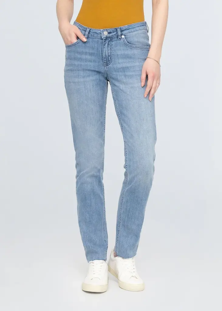 Duer Performance Denim Girlfriend Jean