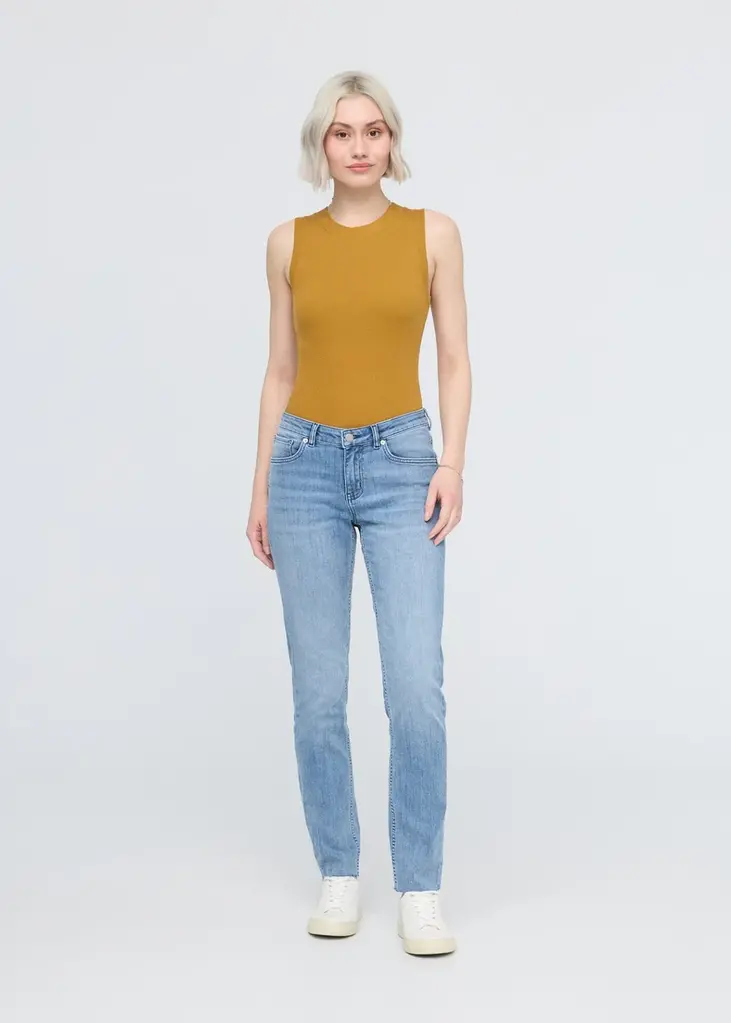 Duer Performance Denim Girlfriend Jean