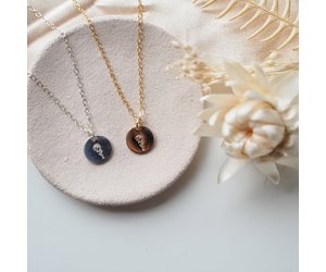 Hanging rose necklace outlet