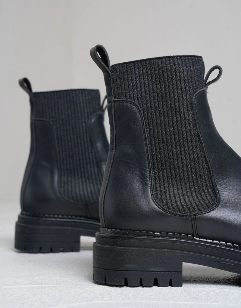 Indi and Cold Huntley Leather Chelsea Boot