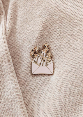 Mimi And August Mimi & August - Letter Full Of Flowers Enamel Pin