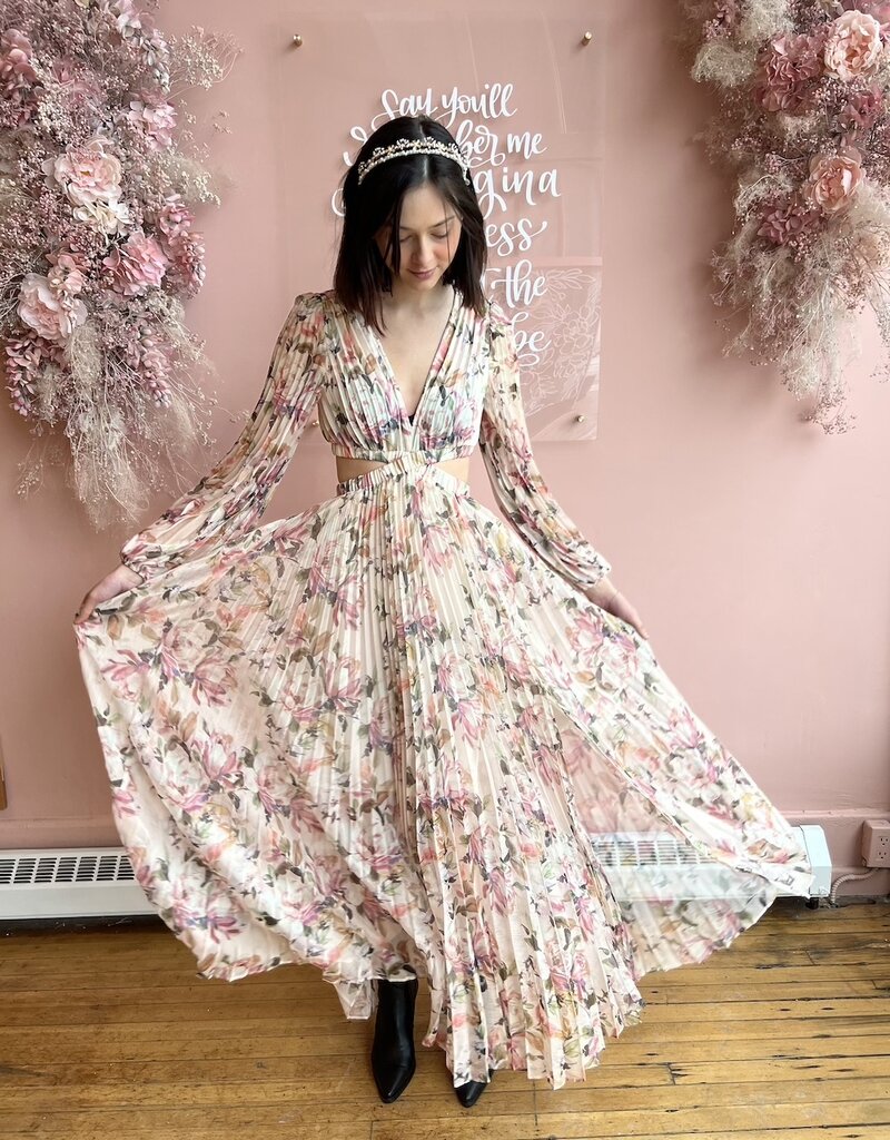 https://cdn.shoplightspeed.com/shops/625872/files/61247710/800x1024x1/astr-revery-pleated-maxi-dress-with-side-cut-outs.jpg