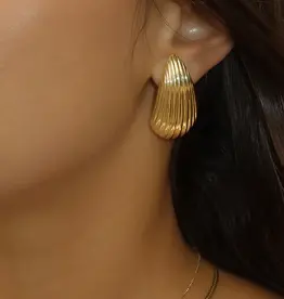 Leah Alexandra Shell Earrings - Gold