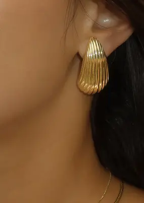 Leah Alexandra Shell Earrings - Gold
