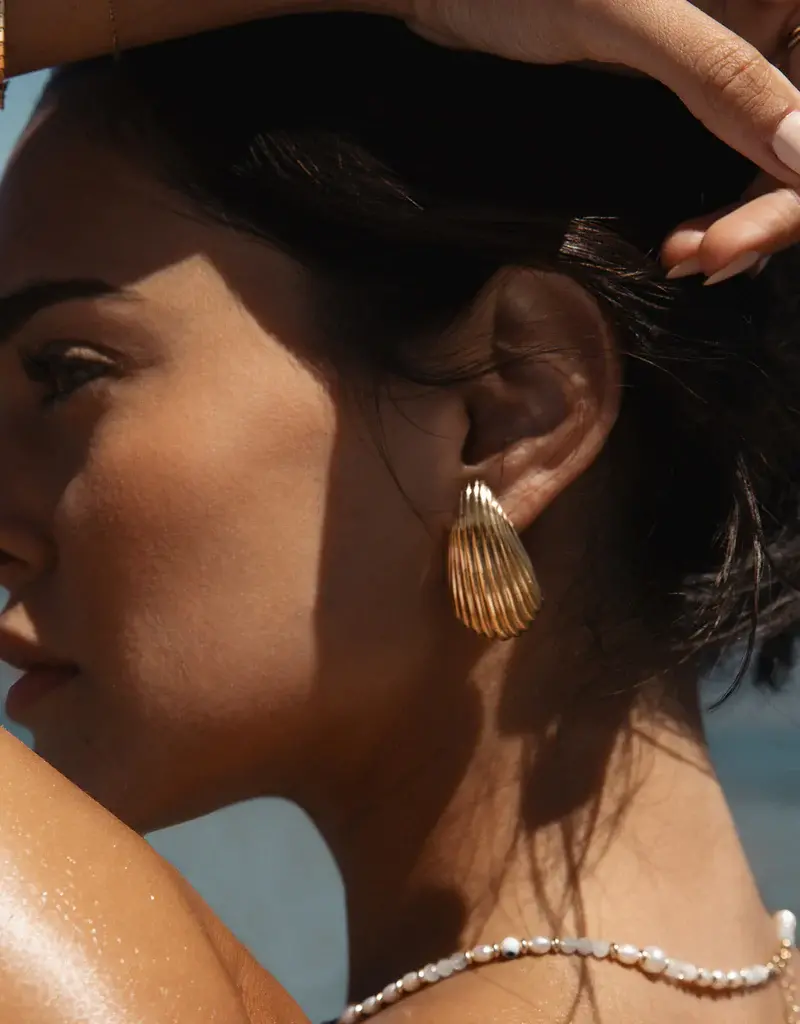 Leah Alexandra Shell Earrings - Gold